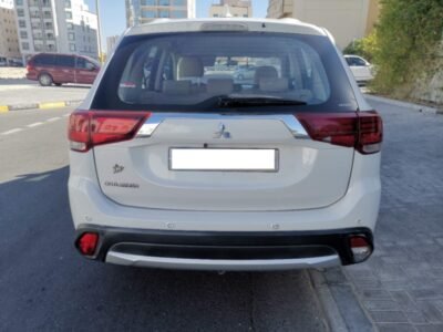 Urgent for sale, Mitsubishi Outlander, 2.4-cylinder, excellent condition, 2018-169000km-please contact: 39920820
