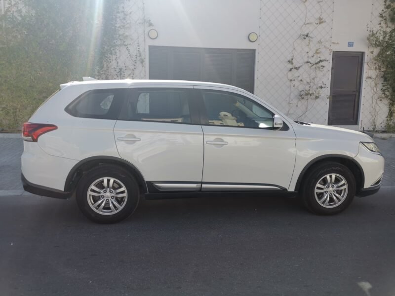 Urgent for sale, Mitsubishi Outlander, 2.4-cylinder, excellent condition, 2018-169000km-please contact: 39920820