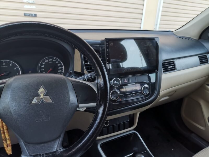Urgent for sale, Mitsubishi Outlander, 2.4-cylinder, excellent condition, 2018-169000km-please contact: 39920820