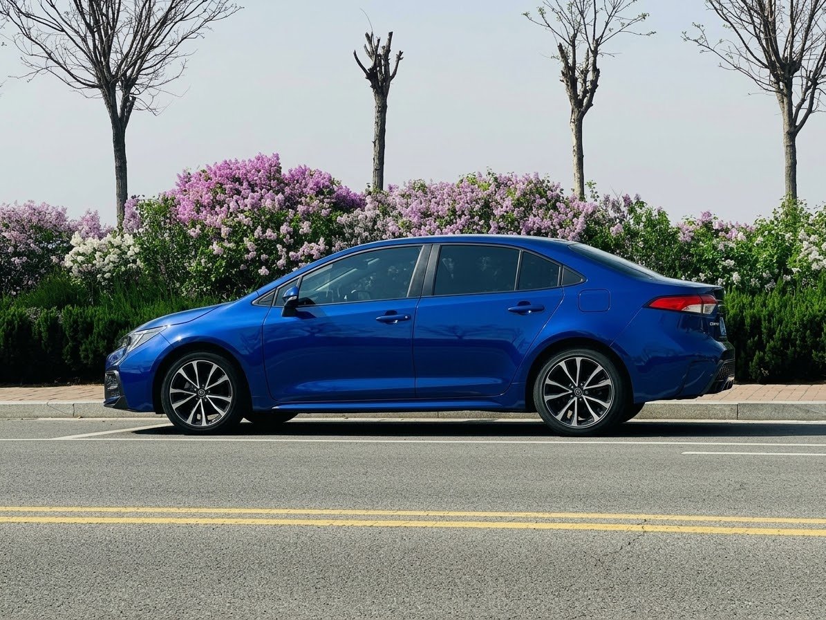 toyota-corolla-bahrain-blue-car