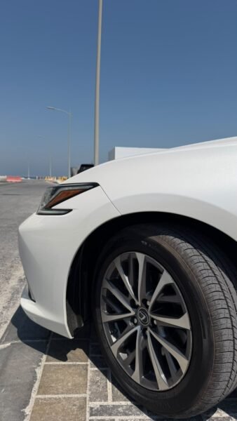 2024 Lexus ES 300h Hybrid for Sale in Bahrain – Mint Condition